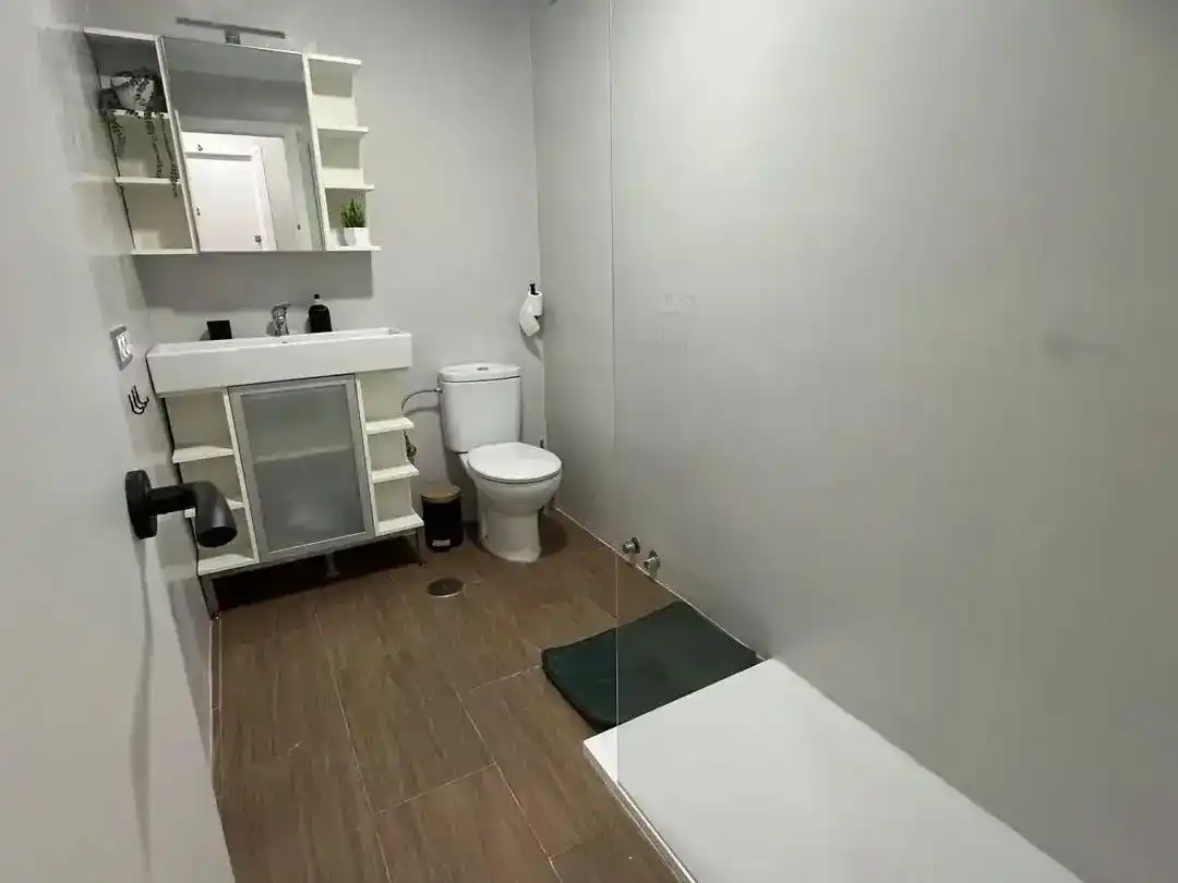 Bathroom of Flat for share in Alcázar de San Juan  with Air Conditioner, Furnished and Balcony