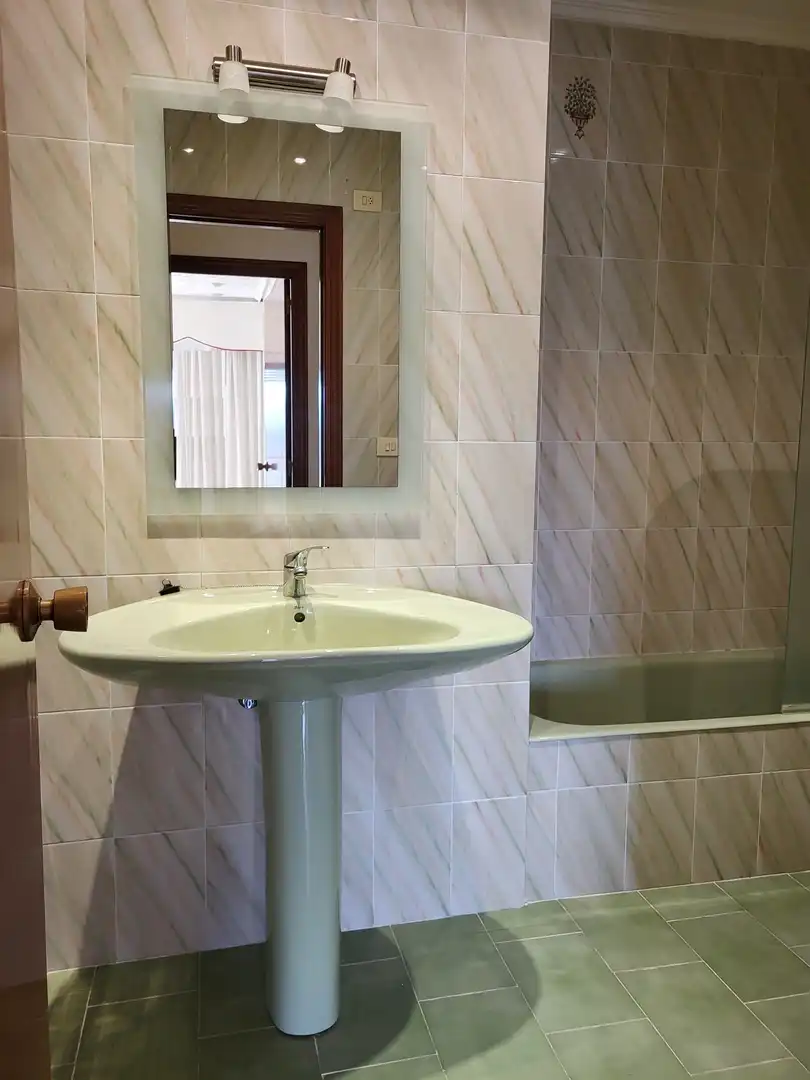 Bathroom of Flat for sale in Castellnovo  with Terrace, Storage room and Oven