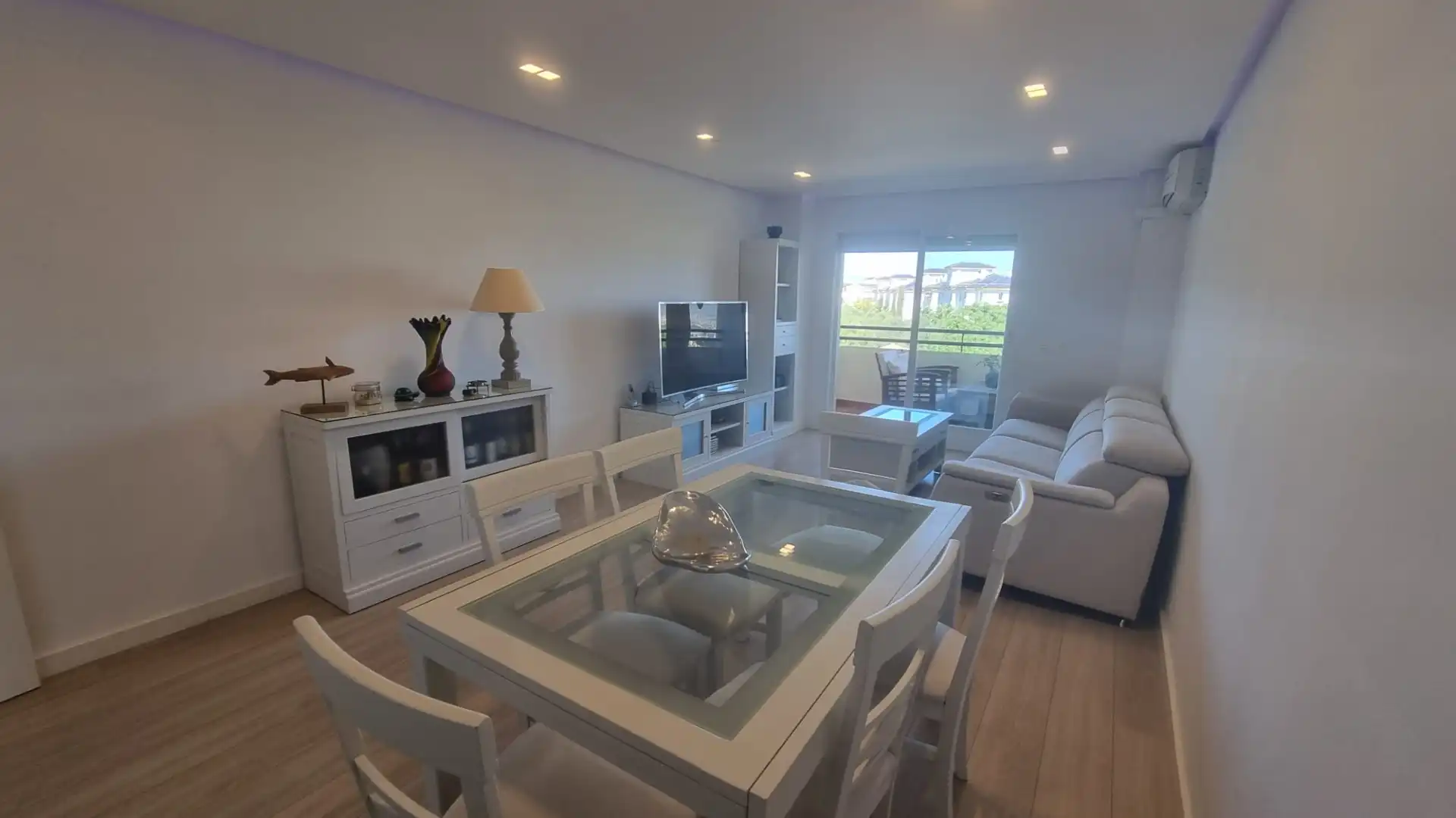 Flat with pool to rent in Churriana, imagen 2