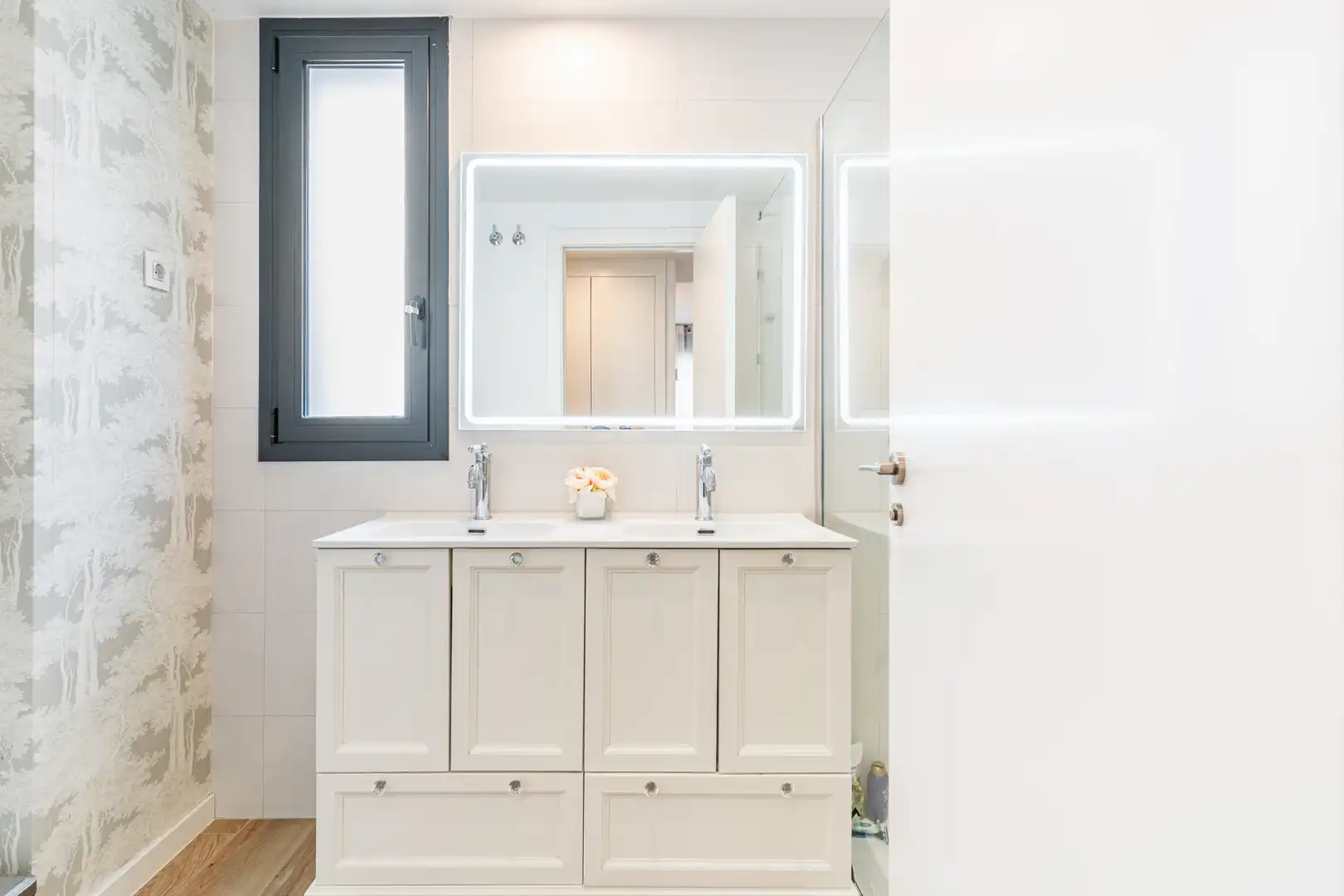 Bathroom of Flat for sale in Las Rozas de Madrid  with Air Conditioner, Heating and Private garden