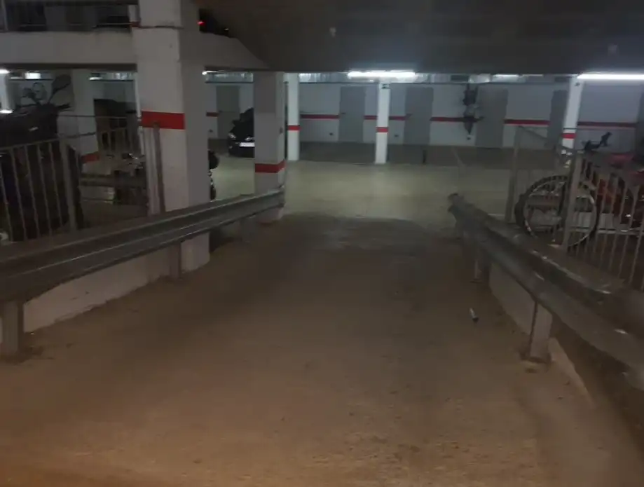 Doppelparkplatz mit Aufzug zum Verkauf in Carrer d'Extremadura 15, imagen 4