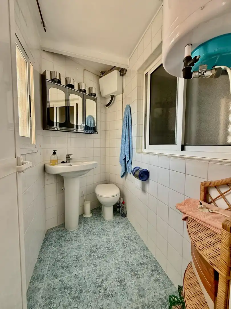 Bany de Apartament en venda en Benidorm amb Terrassa i Piscina comunitària