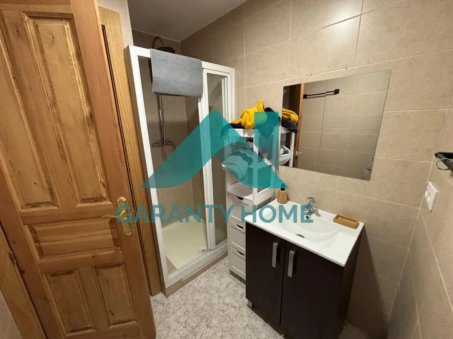 Bathroom of Flat for share in Cáceres  with Balcony