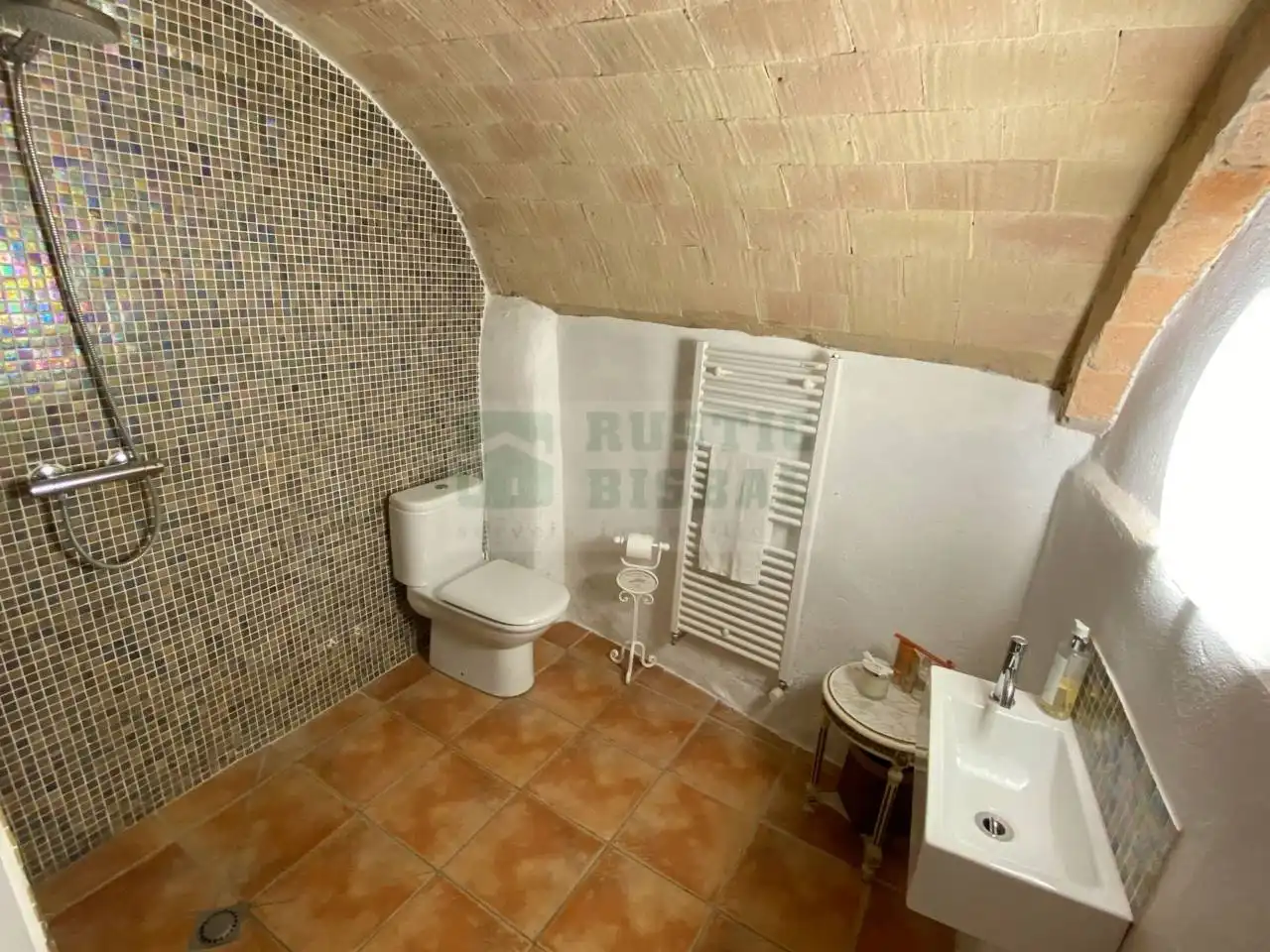 Baño de Finca rústica en venta en Borrassà con Calefacción, Jardín privado y Terraza