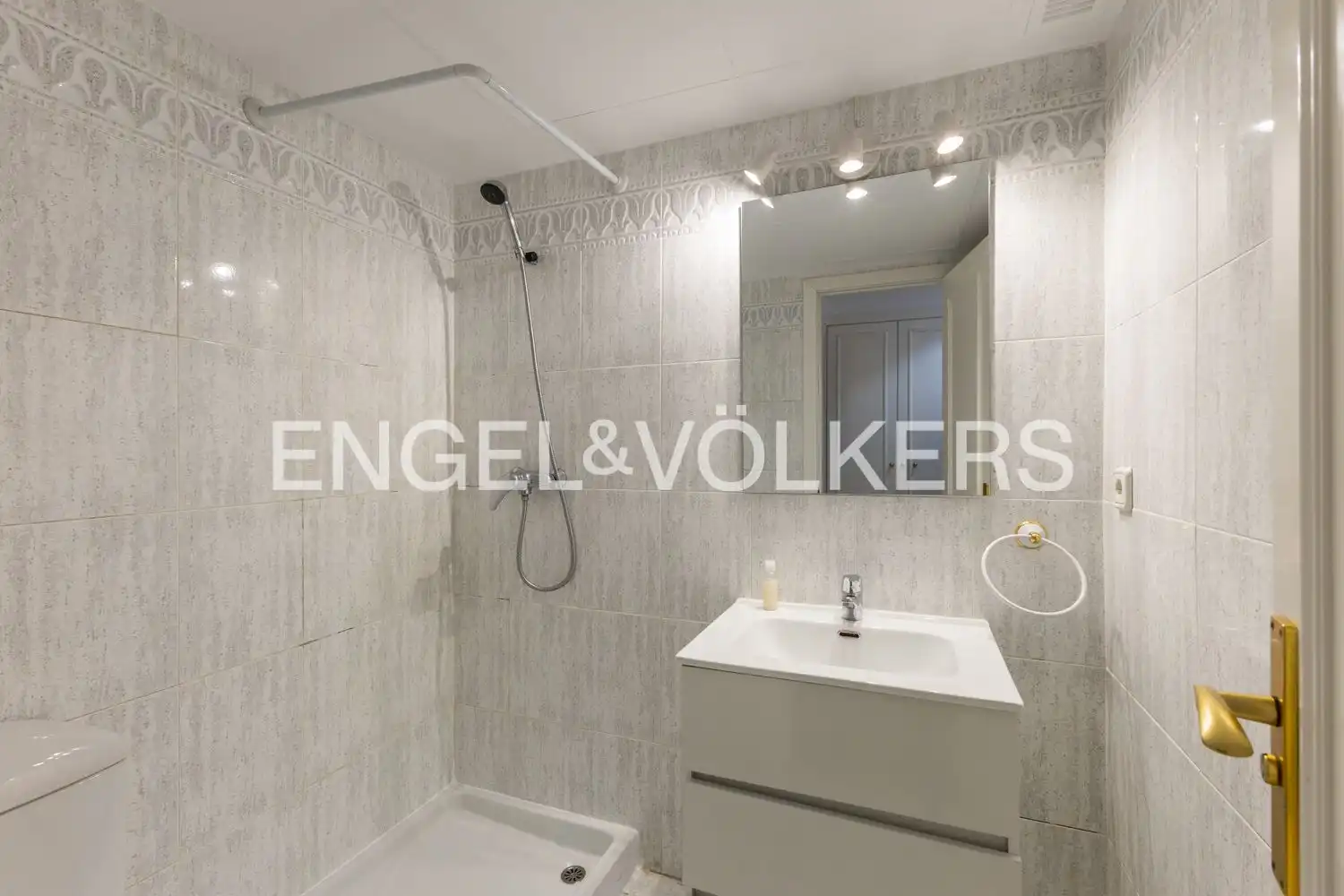 Baño de Piso de alquiler en Valencia con Aire acondicionado, Calefacción y Piscina