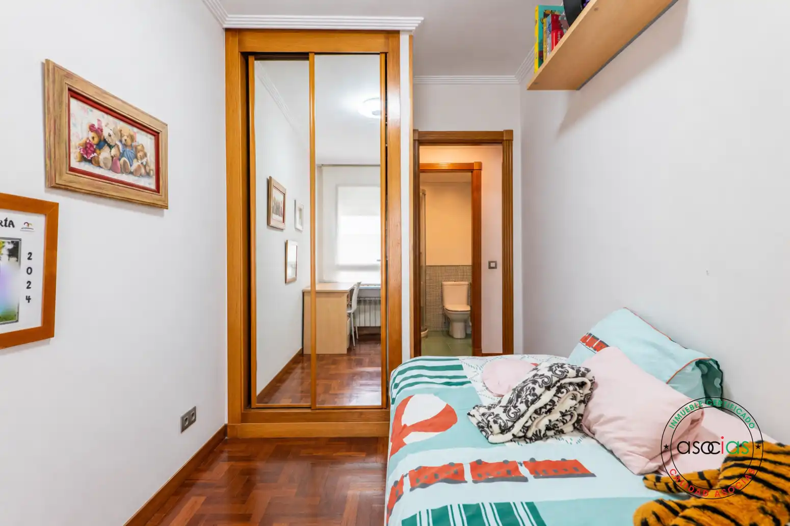 Habitación de Piso en venta en Gijón  con Calefacción, Parquet y Terraza