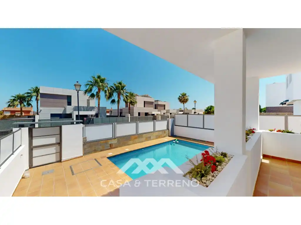 Vista exterior de Casa o xalet en venda en Vélez-Málaga amb Aire condicionat, Jardí privat i Terrassa