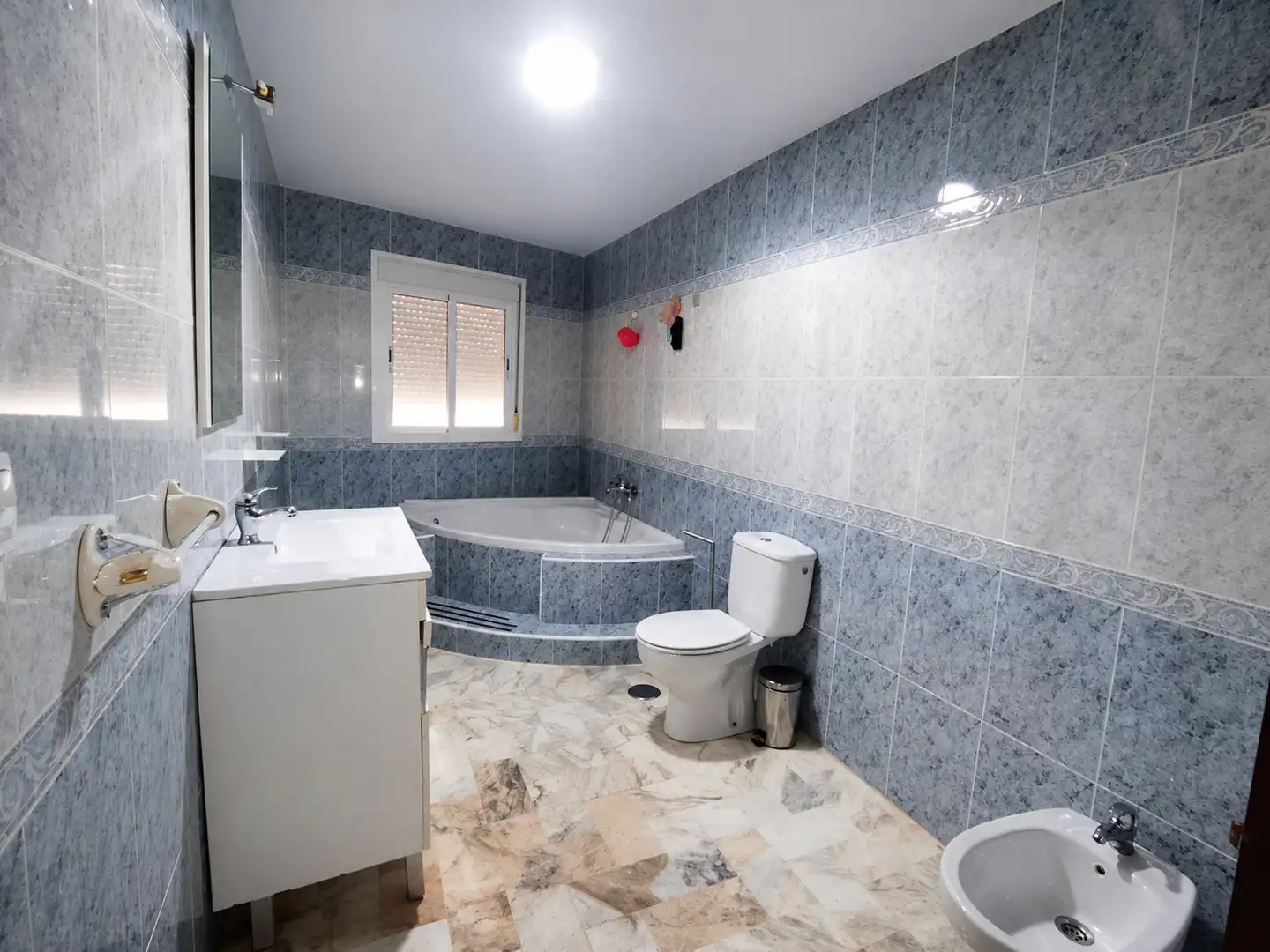 Bany de Dúplex en venda en Sevilla amb Aire condicionat, Moblat i Forn