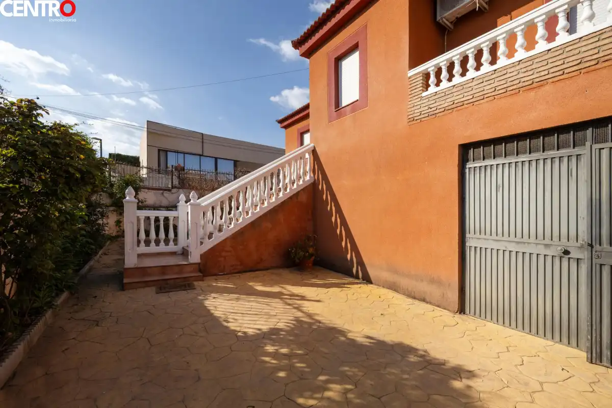 Vista exterior de Piso en venta en Villa de Otura con Aire acondicionado, Calefacción y Terraza