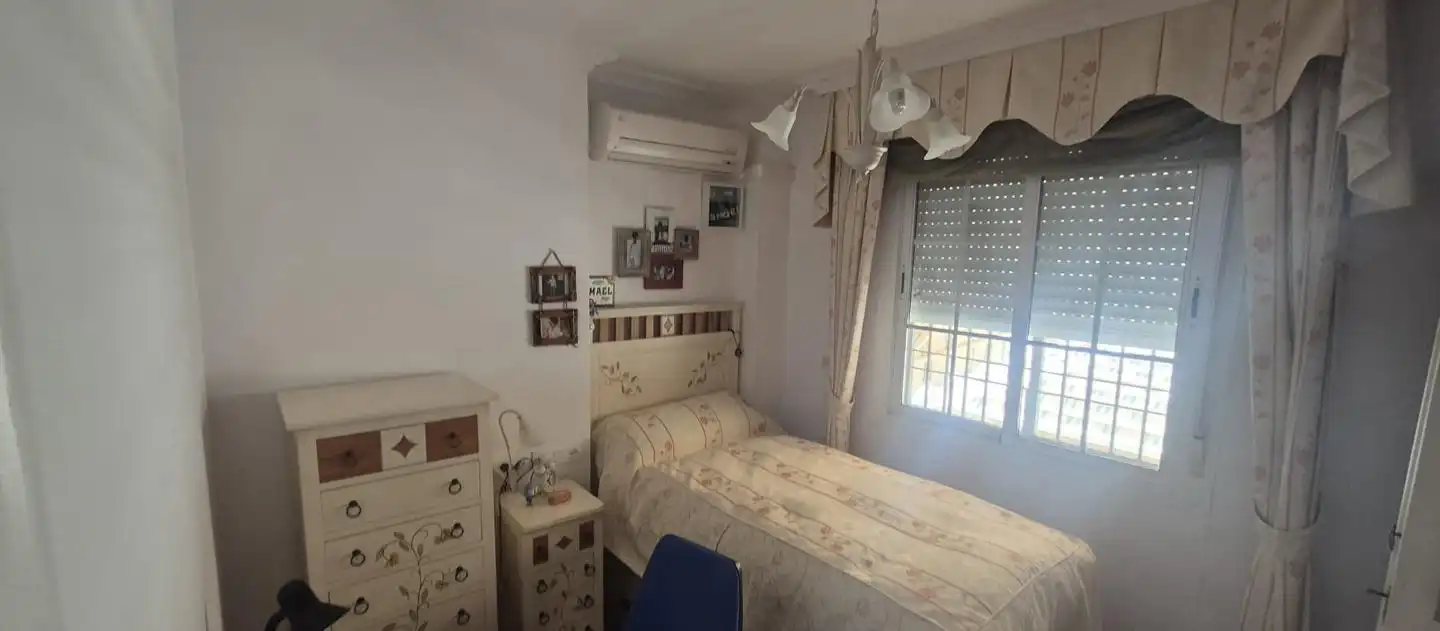Habitación de Piso para compartir en Montequinto con Aire acondicionado, Terraza y Piscina