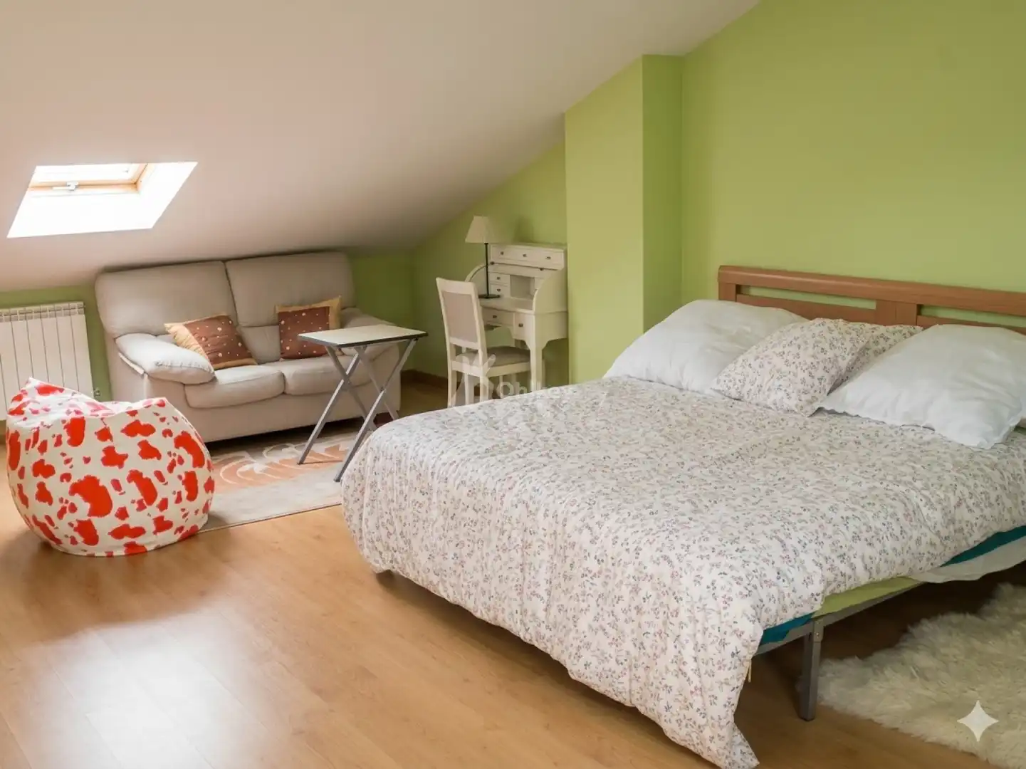 Habitación de Casa o chalet en venta en Onzonilla con Calefacción, Parquet y Piscina