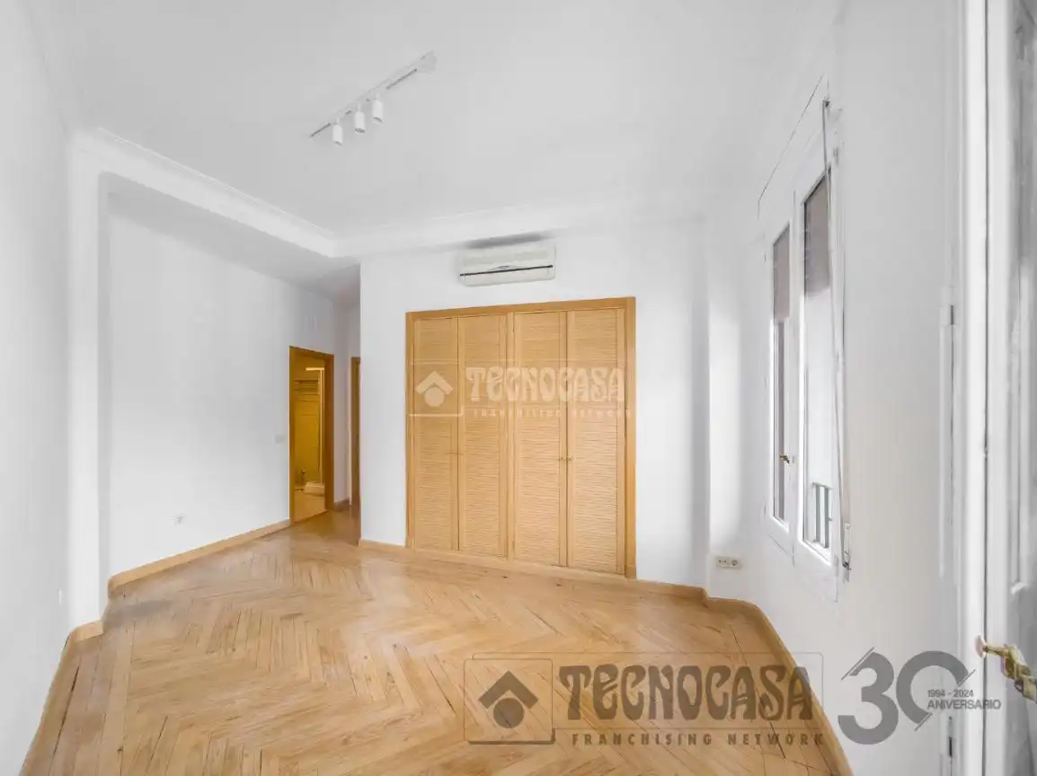 Dormitori de Pis de lloguer en Madrid amb Aire condicionat, Calefacció i Parquet