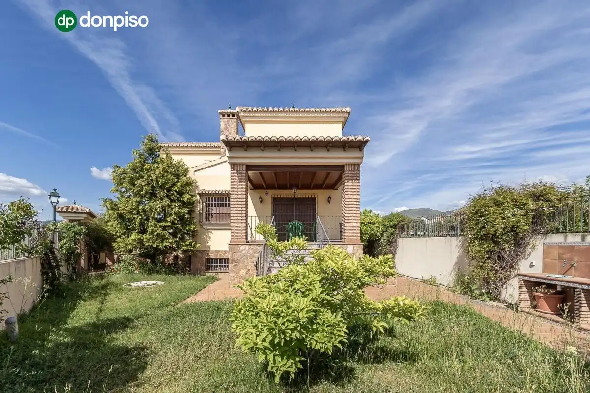 Casa con giardino in vendita a Calle MARIANA PINEDA