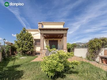 Casa amb jardí en venda a Calle MARIANA PINEDA