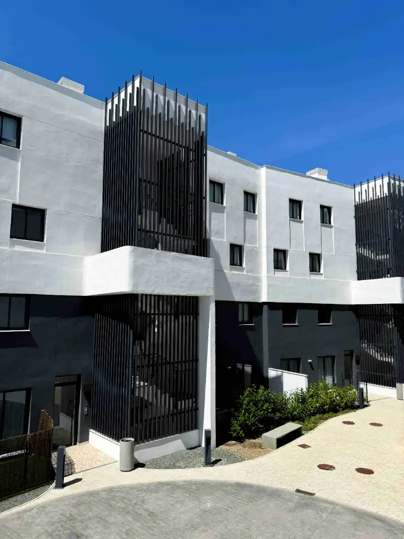 Piso de obra nueva con piscina en venta en Avenida 8 de Marzo 32, imagen 8