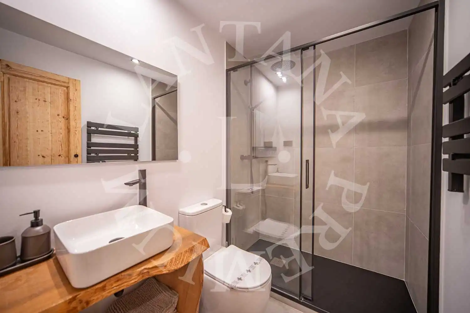 Bathroom of Flat for sale in Naut Aran  with Heating, Parquet flooring and Furnished