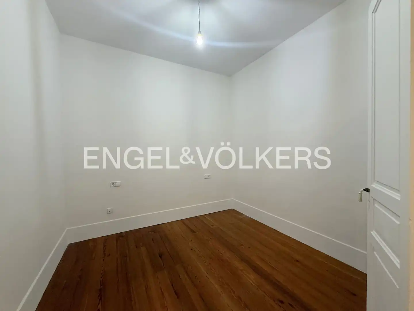 Piso de alquiler en A Coruña Capital  con Calefacción, Parquet y Balcón