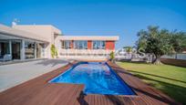 Vista exterior de Casa o xalet en venda en San Vicente del Raspeig / Sant Vicent del Raspeig amb Aire condicionat, Terrassa i Piscina