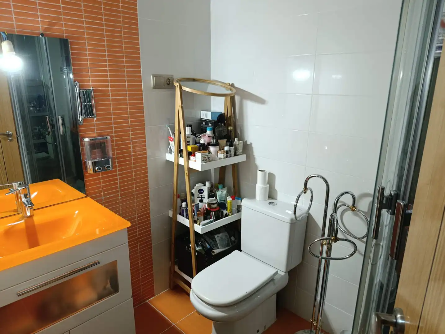 Baño de Casa adosada en venta en Valverde de la Virgen con Jardín privado, Terraza y Balcón