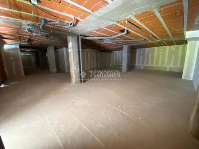 Local comercial en Alquiler en El Quiñón