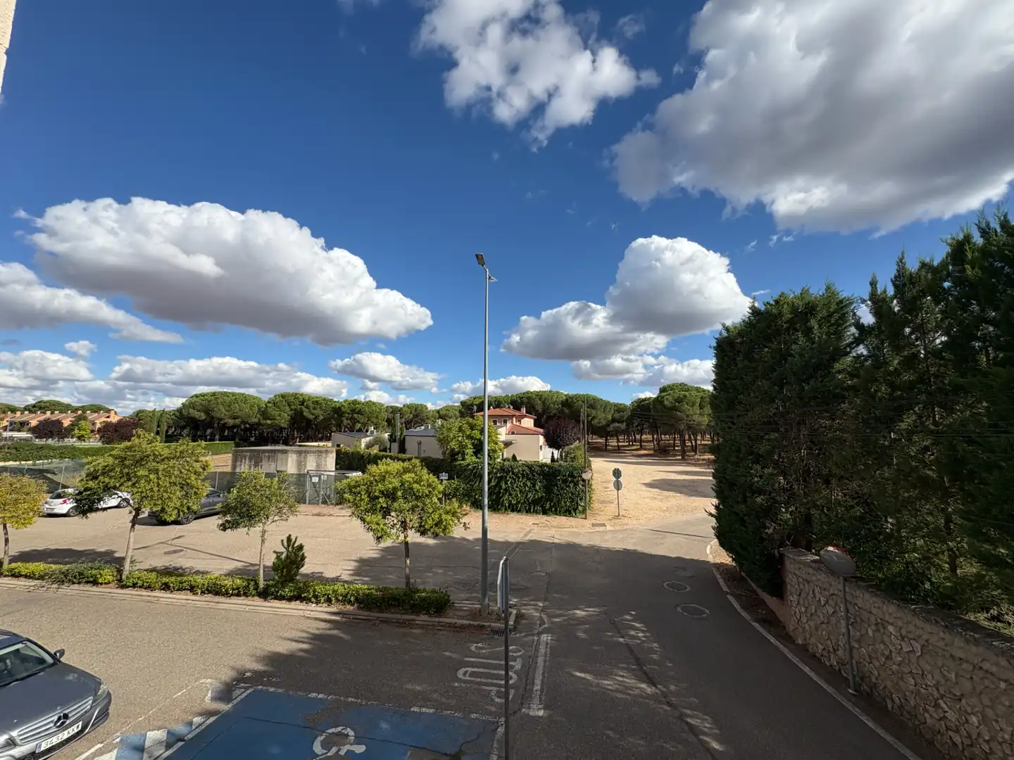 Vista exterior de Casa adosada en venta en Simancas con Aire acondicionado, Calefacción y Jardín privado