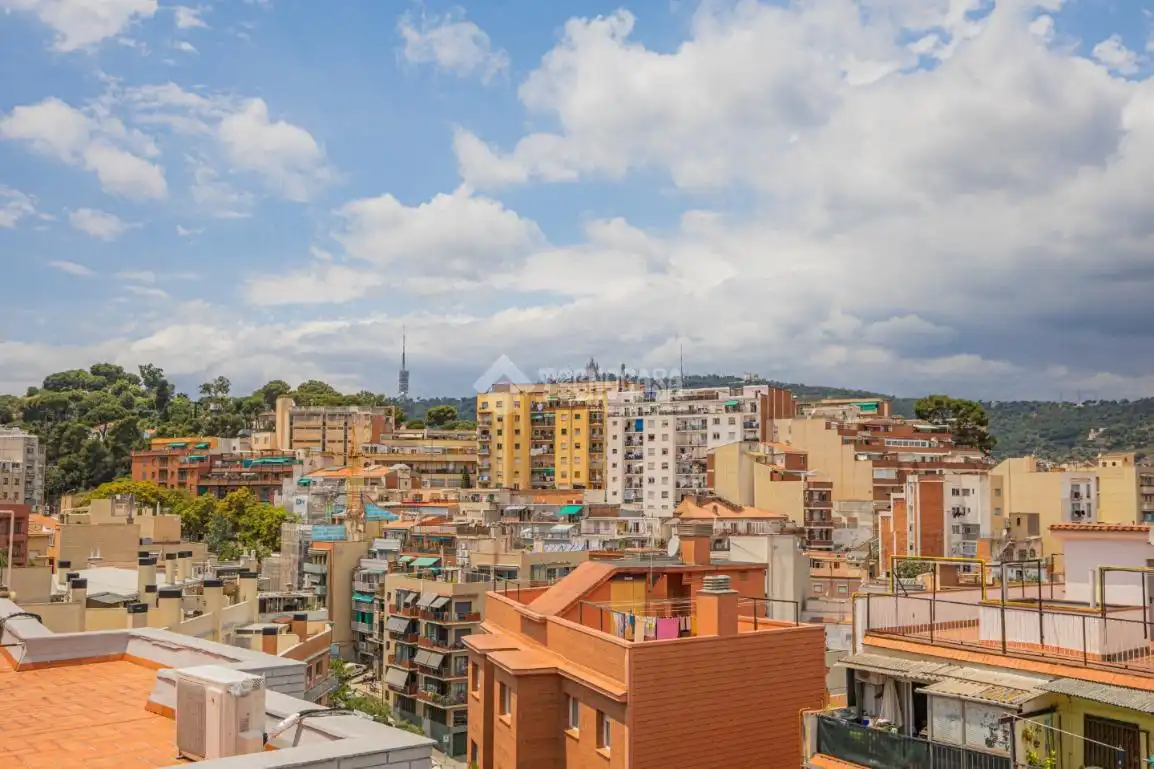 Vista exterior de Piso en venta en Barcelona con Calefacción y Parquet