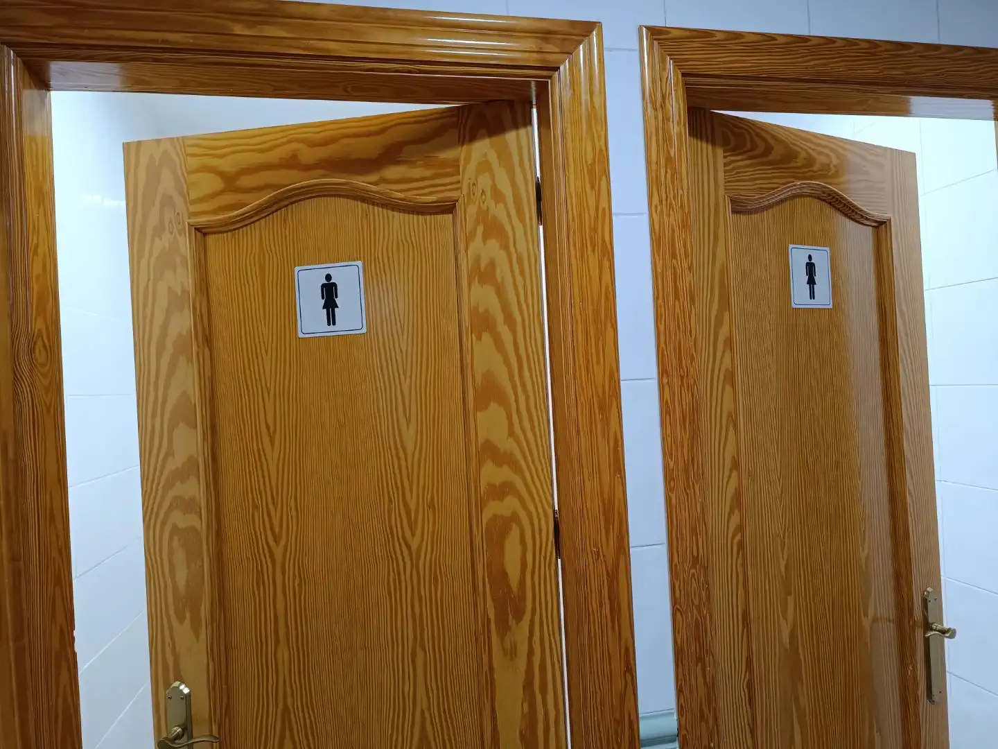 Badezimmer von Geschaftsraum zum Verkauf in Teruel mit Klimaanlage, Heizung und Möbliert