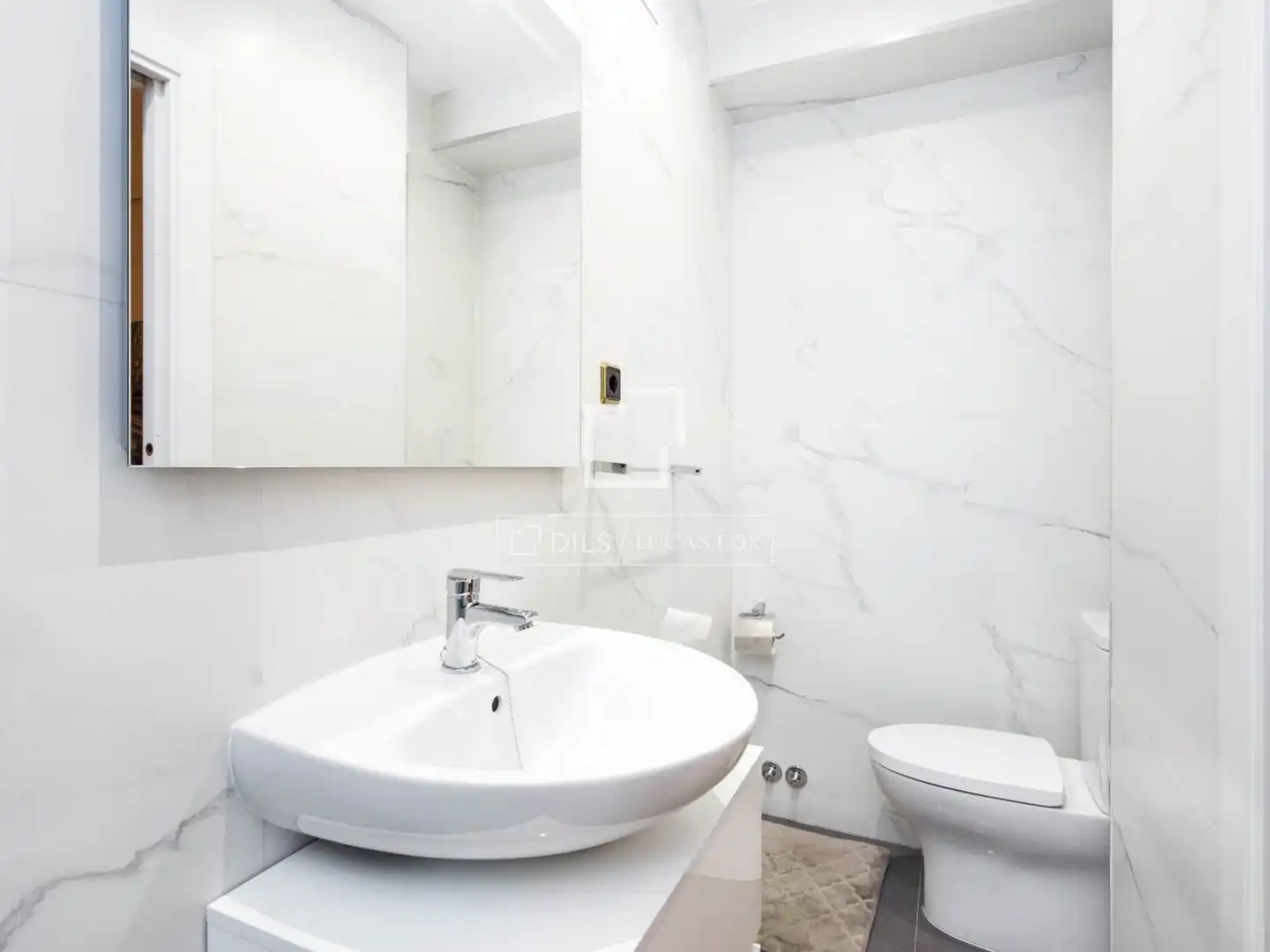 Bathroom of Flat for rent in Madrid  with Air Conditioner, Heating and Furnished