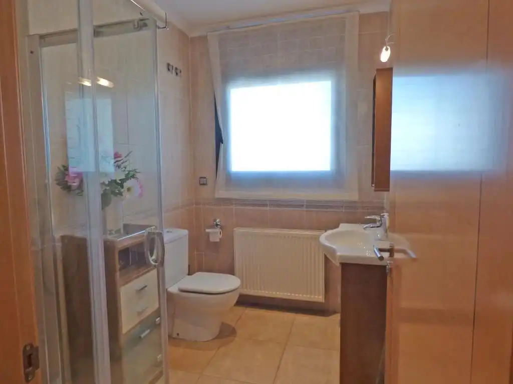 Bany de Casa o xalet en venda en Vilafant amb Aire condicionat, Jardí privat i Terrassa