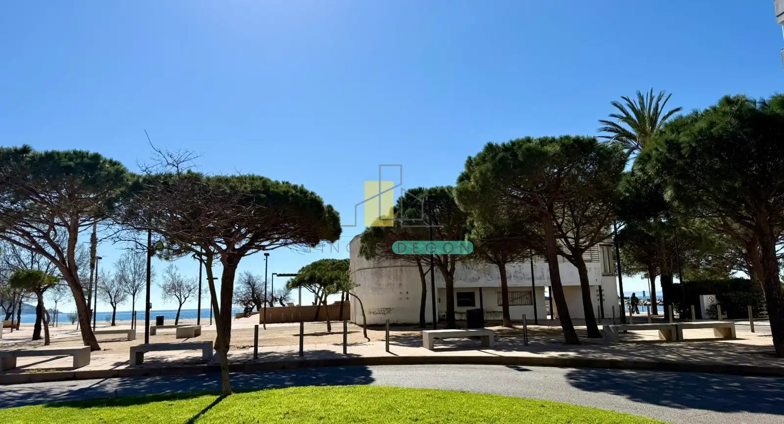 Vista exterior de Apartamento en venta en Roses con Calefacción, Horno y Microondas