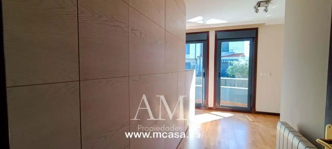 Casa o xalet en venda en Vigo  amb Calefacció, Jardí privat i Terrassa