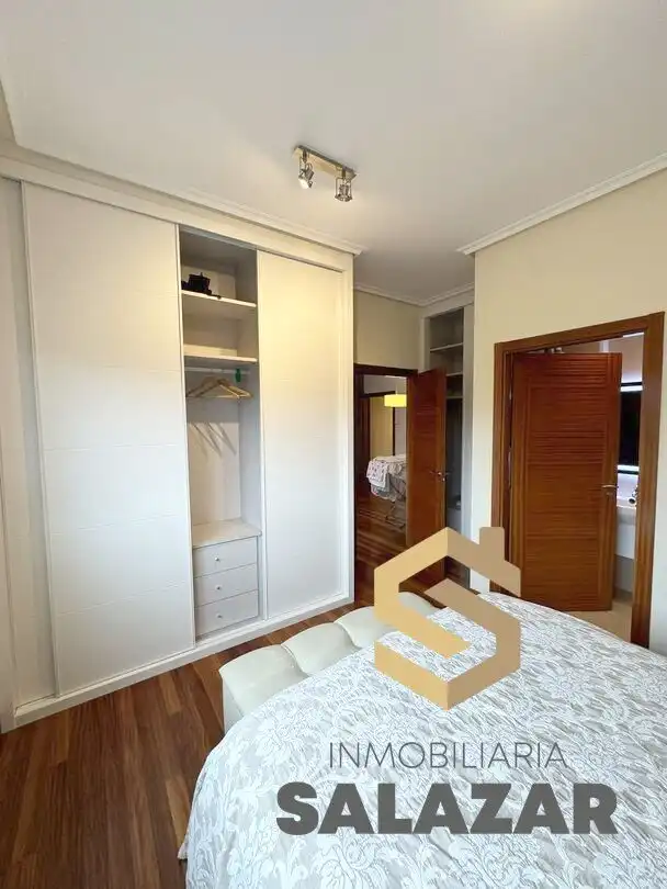 Bedroom of Flat for sale in Bilbao   with Air Conditioner, Heating and Storage room