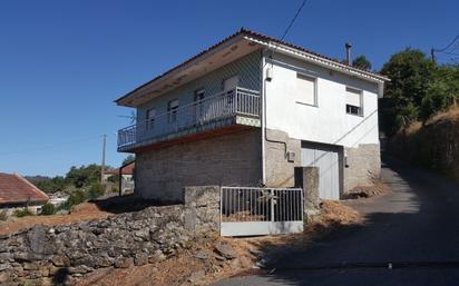 Vista exterior de Casa o xalet en venda en Cotobade amb Jardí privat, Parquet i Terrassa