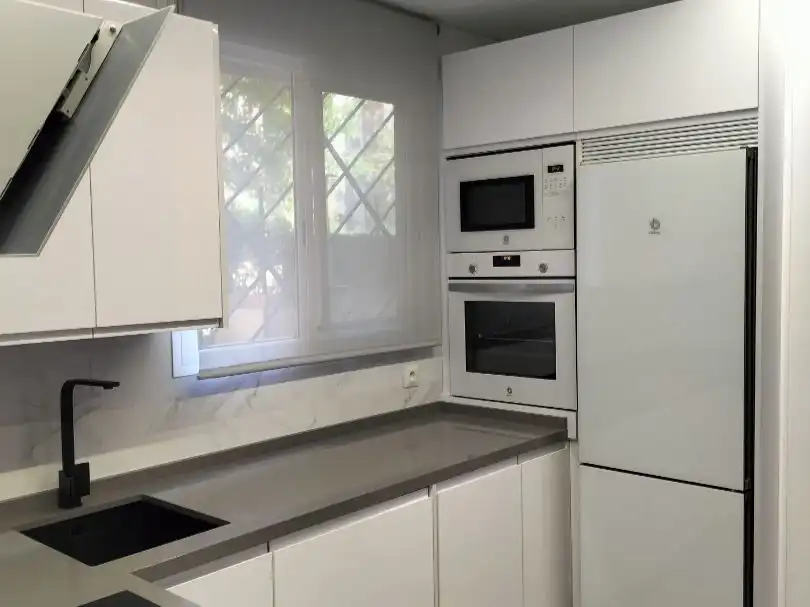 Cuina de Pis en venda en  Sevilla Capital amb Aire condicionat