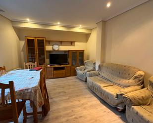Sala d'estar de Pis en venda en A Cañiza   amb Traster i Moblat
