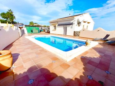 Xalet amb piscina en venda a El Ràfol d'Almúnia