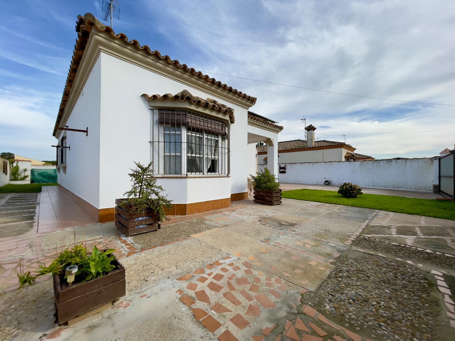 Exterior view of House or chalet for sale in Chiclana de la Frontera  with Private garden and Storage room
