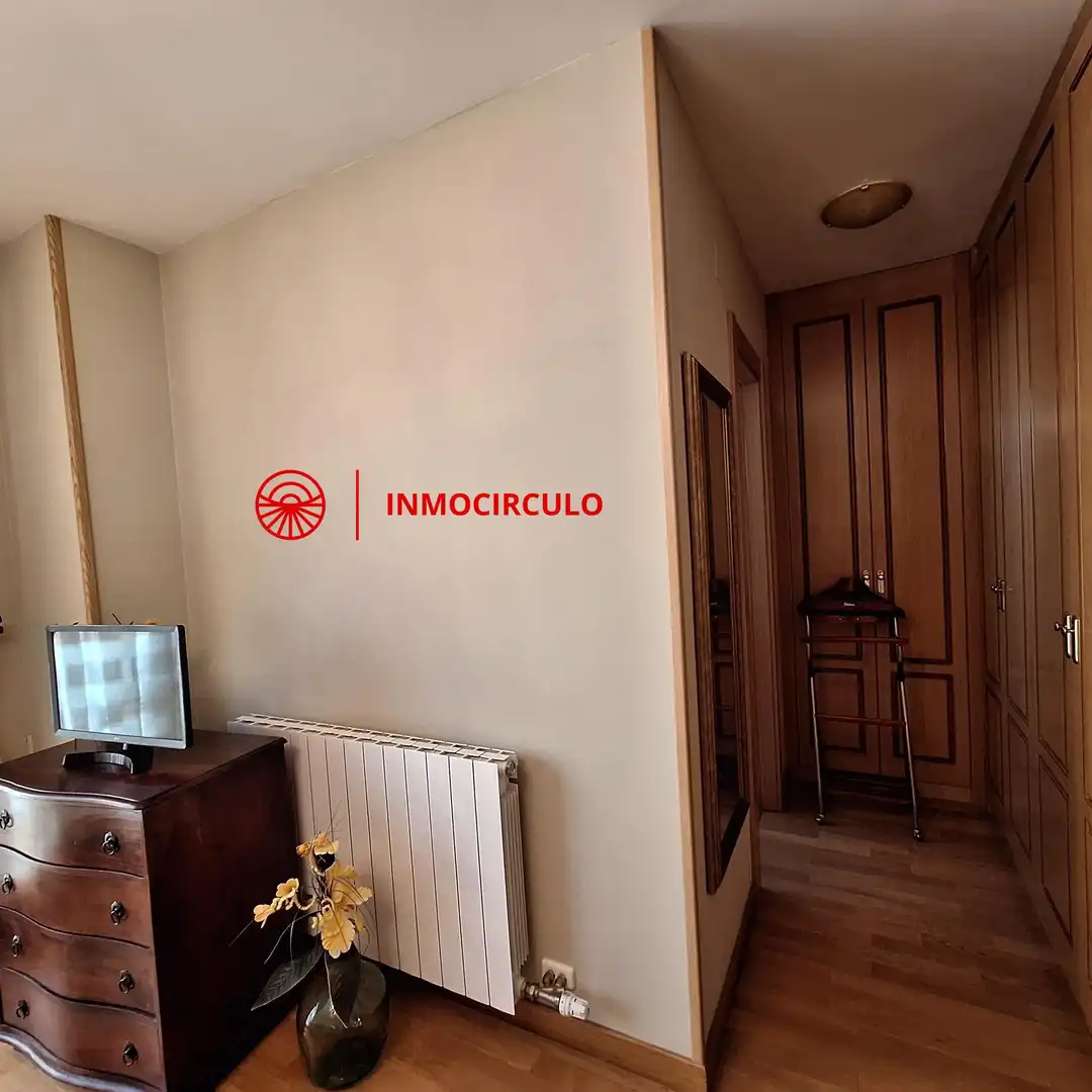 Casa adosada en venda en Burgos amb Jardí privat, Terrassa i Traster