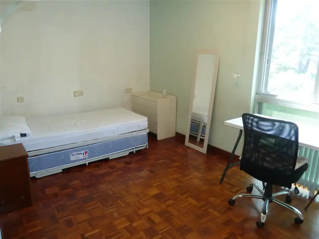 Habitación de Piso de alquiler en  Pamplona / Iruña con Calefacción, Parquet y Terraza