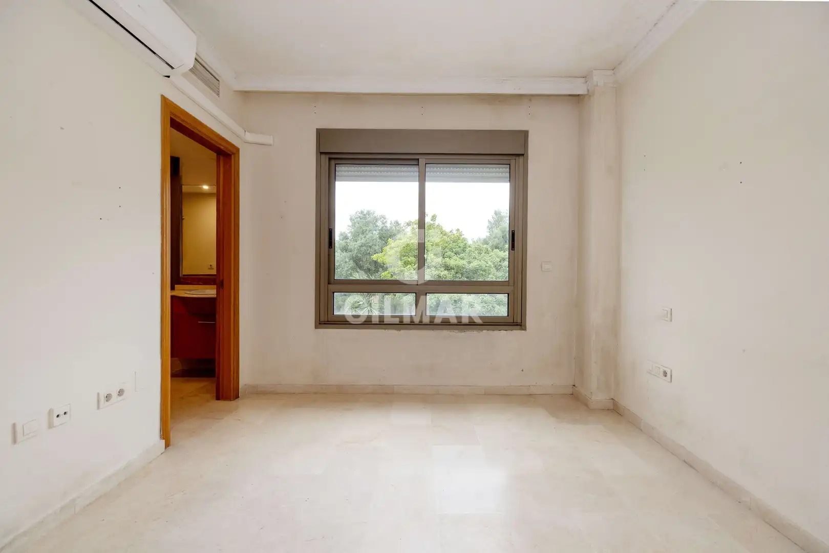 Habitación de Casa adosada en venta en Marbella con Calefacción, Jardín privado y Piscina