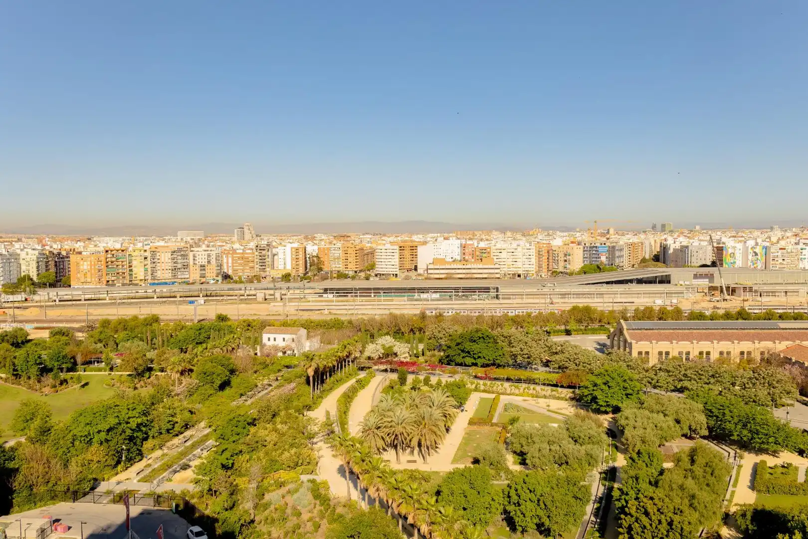 Außenansicht von Wohnung zur Miete in Valencia mit Klimaanlage, Heizung und Privatgarten
