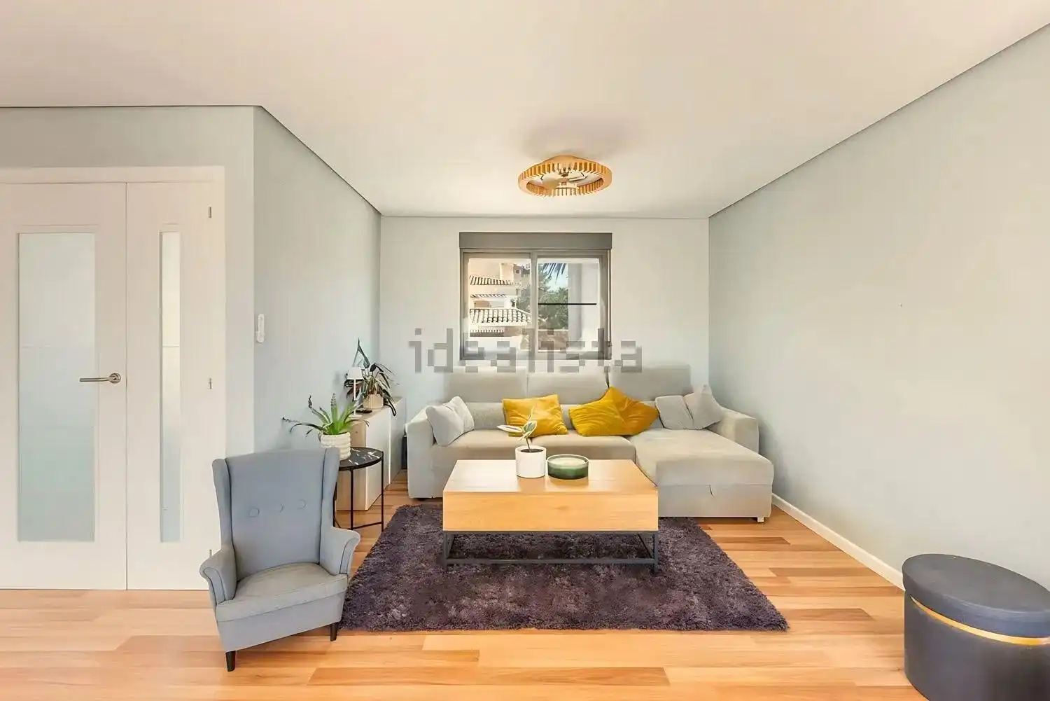 Sala d'estar de Casa o xalet en venda en L'Eliana amb Jardí privat, Terrassa i Piscina