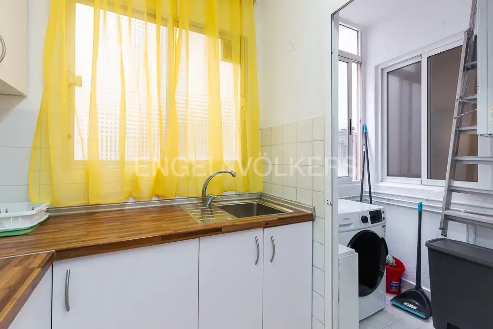 Kitchen of Flat for rent in Valencia  with Air Conditioner, Heating and Furnished
