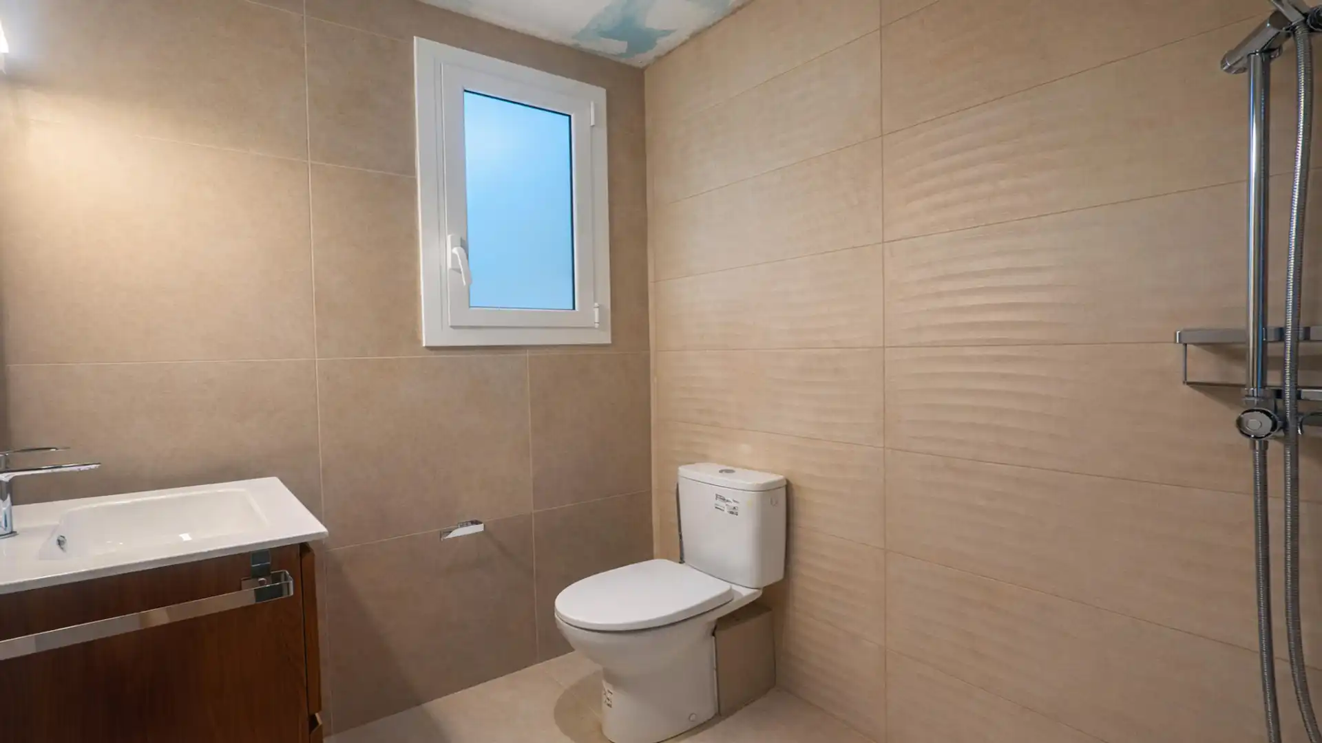 Bathroom of Flat for rent in Barcelona  with Air Conditioner, Heating and Parquet flooring