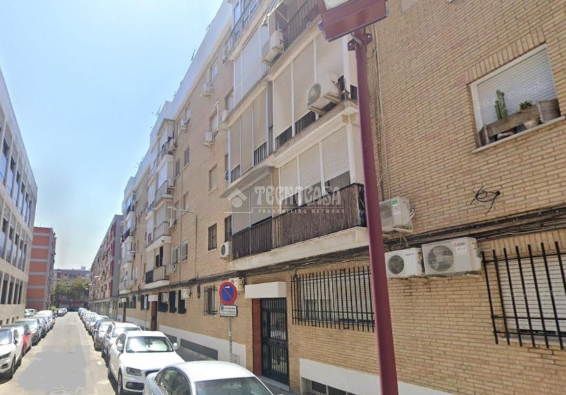 Exterior view of Flat for sale in  Sevilla Capital