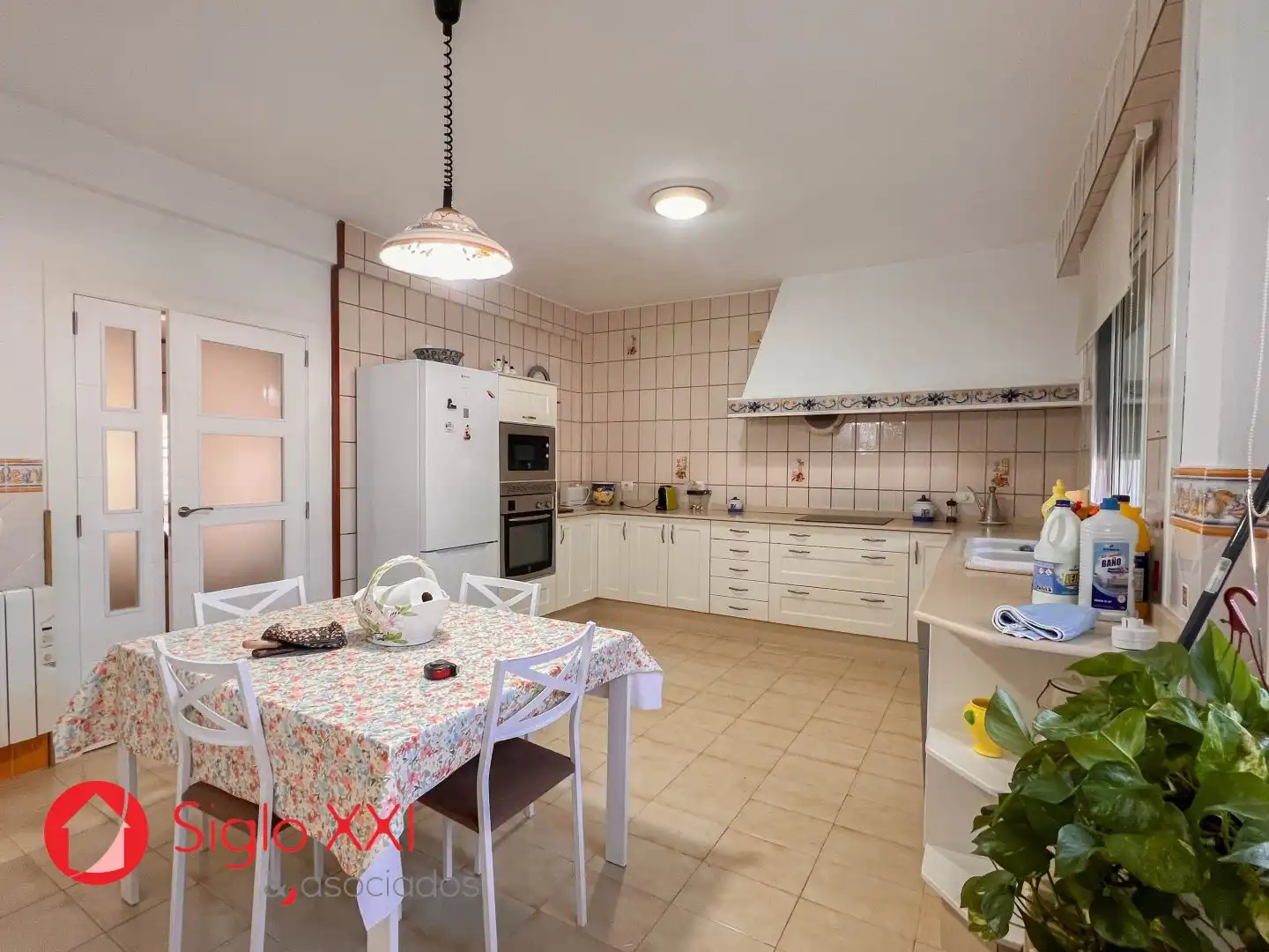 Küche von Einfamilien-Reihenhaus zum Verkauf in Castellón de la Plana / Castelló de la Plana mit Klimaanlage, Heizung und Terrasse