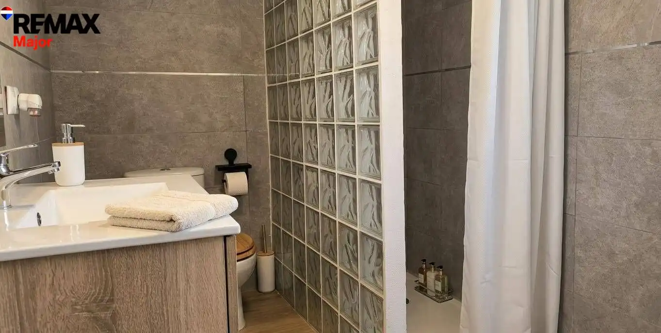 Bathroom of Ground floor for sale in Inca  with Air Conditioner and Terrace