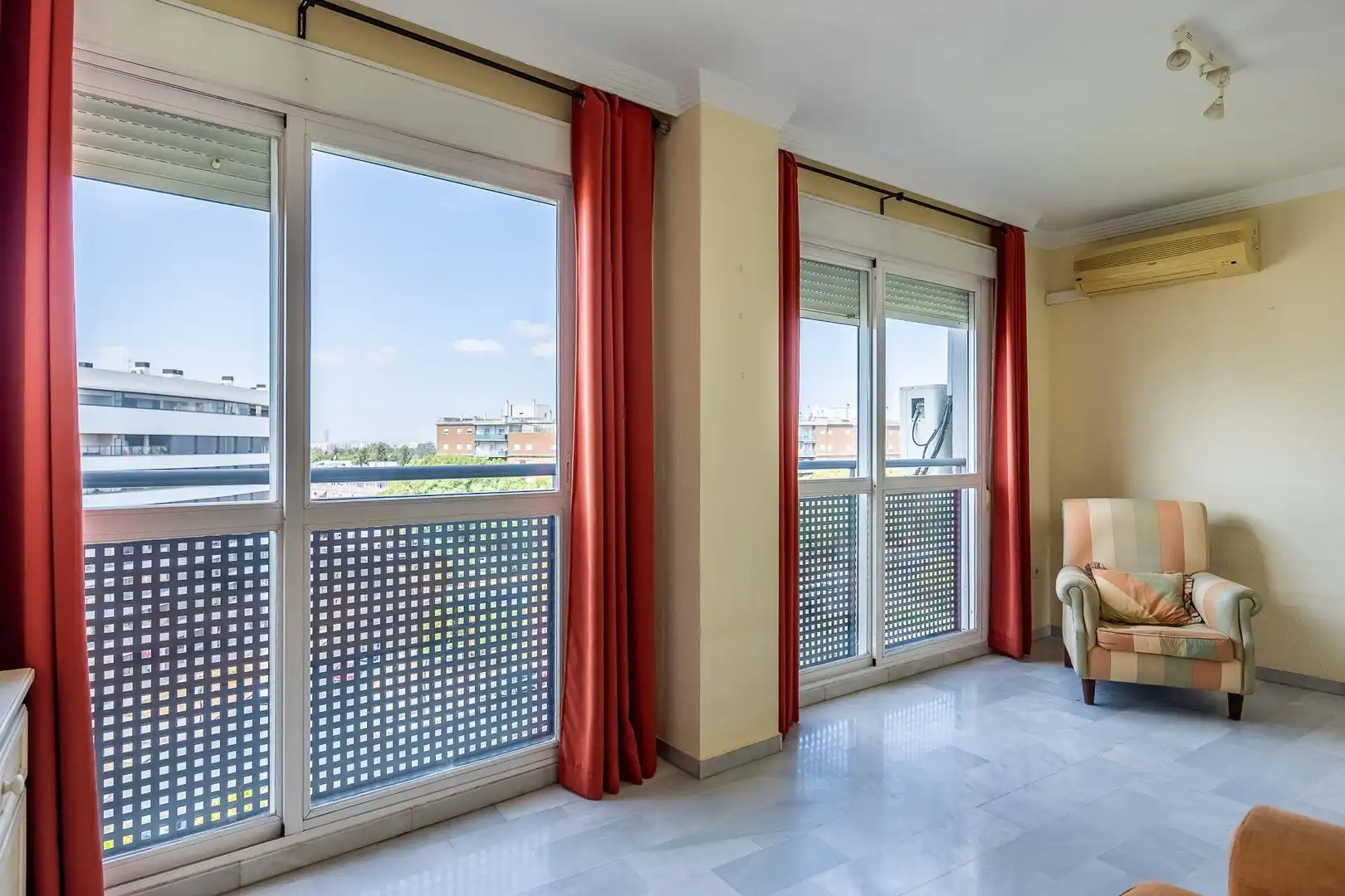 Habitación de Piso en venta en Sevilla con Aire acondicionado, Amueblado y Balcón