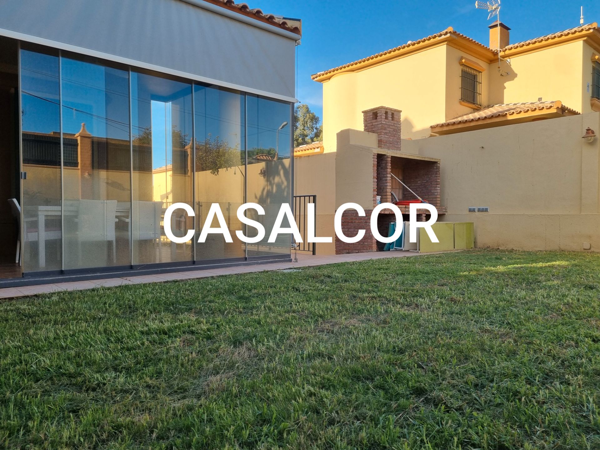 Exterior view of House or chalet for sale in Mairena del Alcor  with Air Conditioner, Heating and Private garden