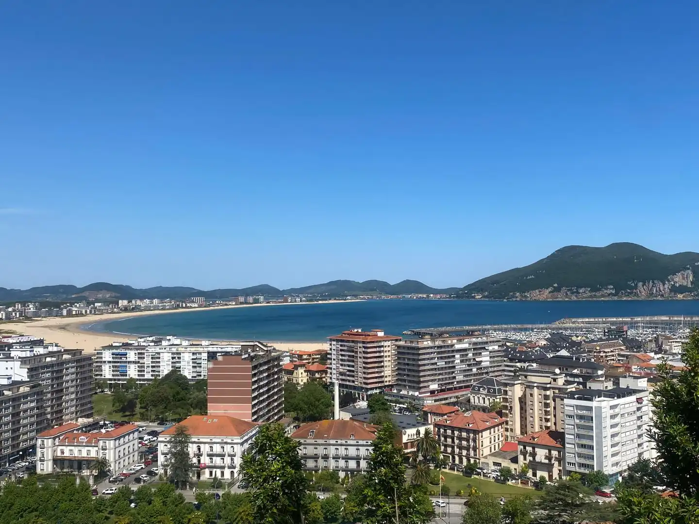 Vista exterior de Piso de alquiler en Laredo con Amueblado